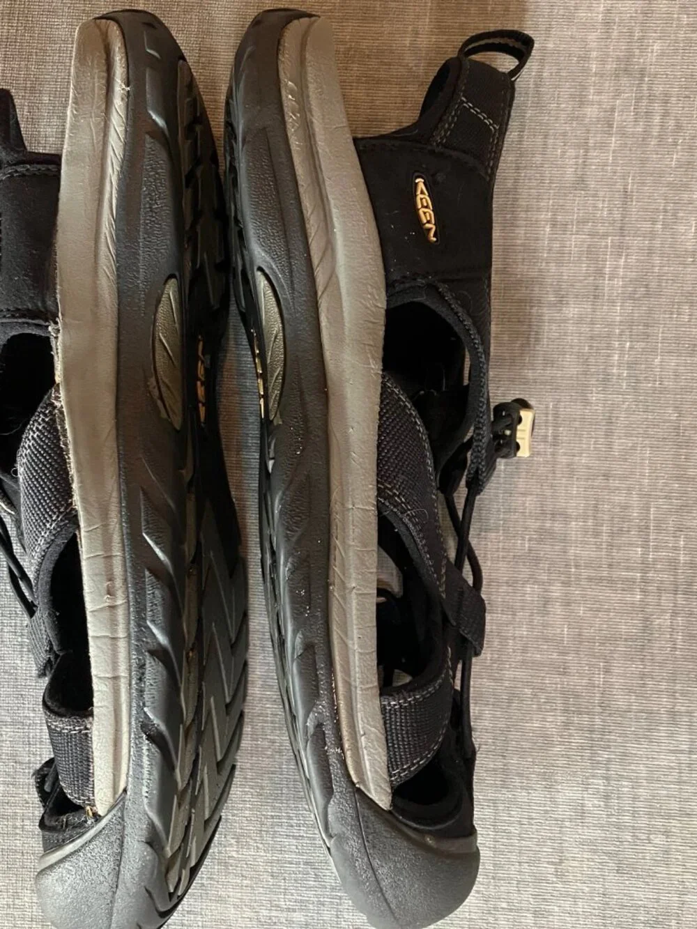 KEEN Newport H2 Mens 10.5 Black Hiking Water Sandals Closed Toe Outdoor Shoes